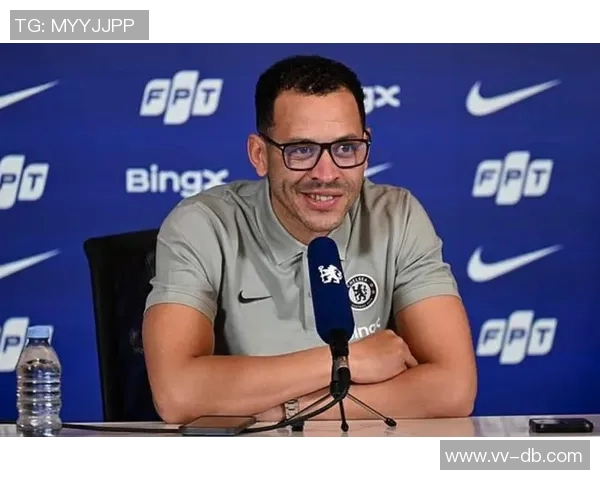 罗塞尼尔与球员亲密互动赢得年轻一代的喜爱与尊重 罗塞尼尔与球员亲密互动赢得年轻一代的喜爱与尊重