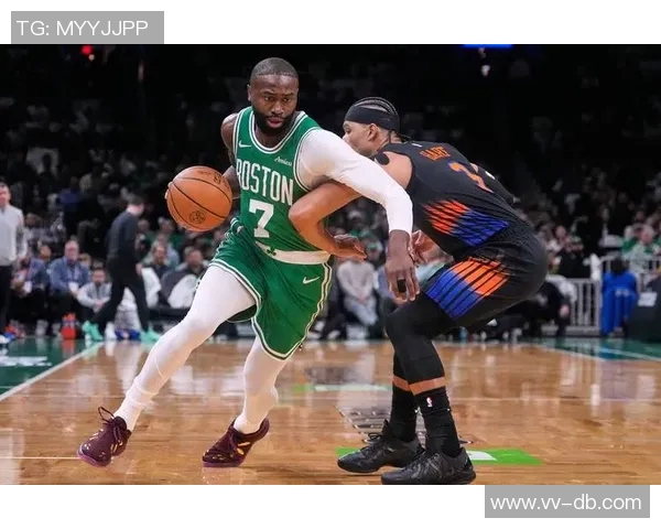 杰伦布朗状态低迷半场表现惨淡仅得6分并贡献4次失误正负值惨遭17