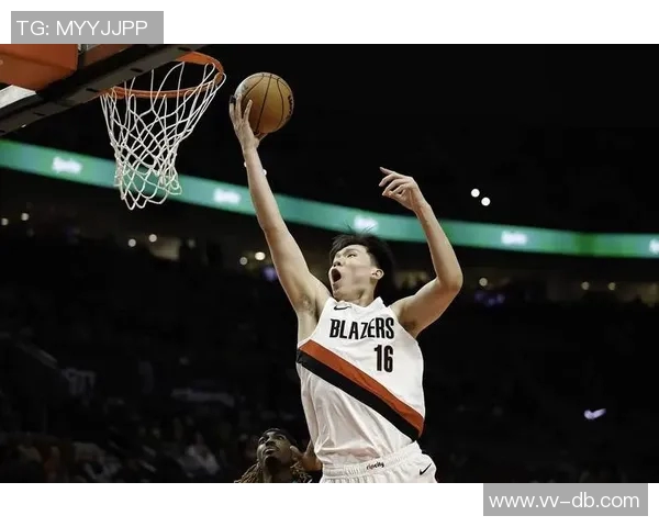 杨瀚森训练中展现神奇三分球网友称其进步显著不应被忽视